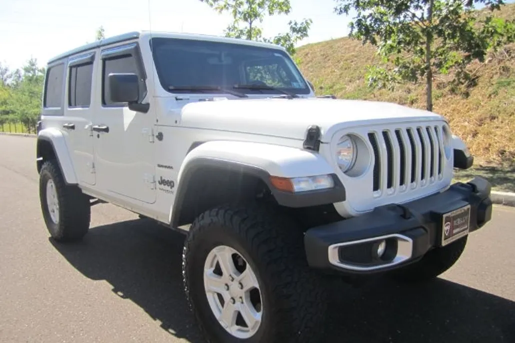 2018 Jeep Wrangler Unlimited Sahara photo 1