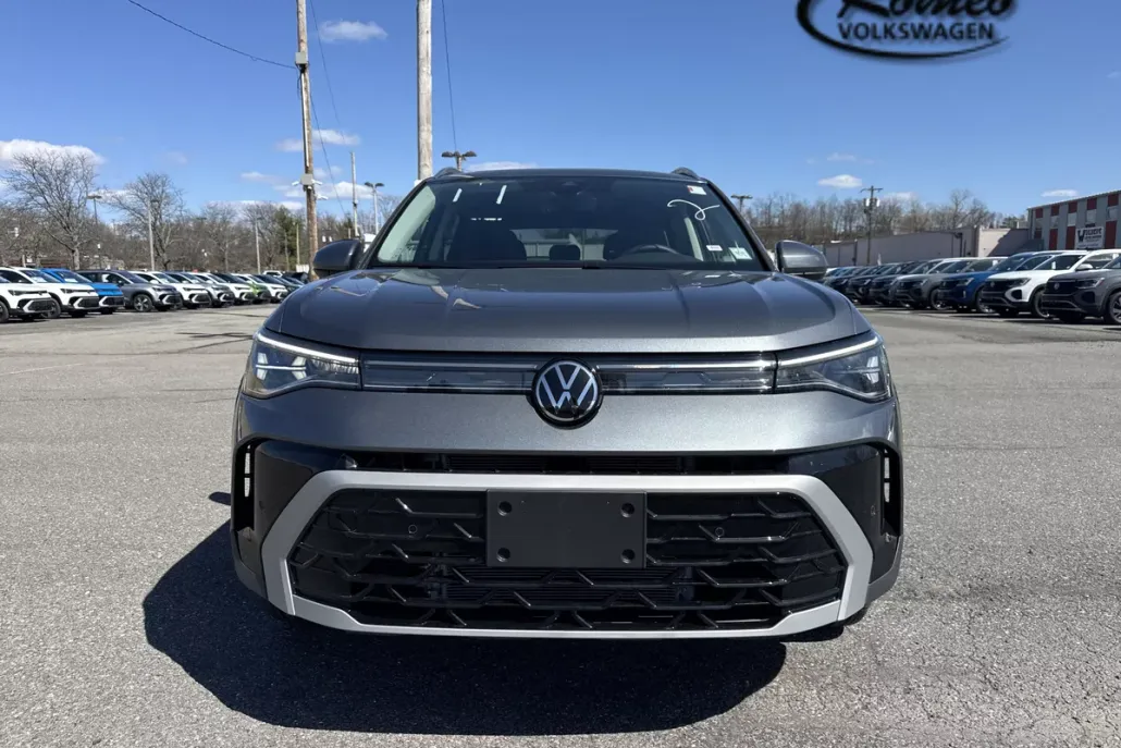 2025 Volkswagen Taos SEL photo 1