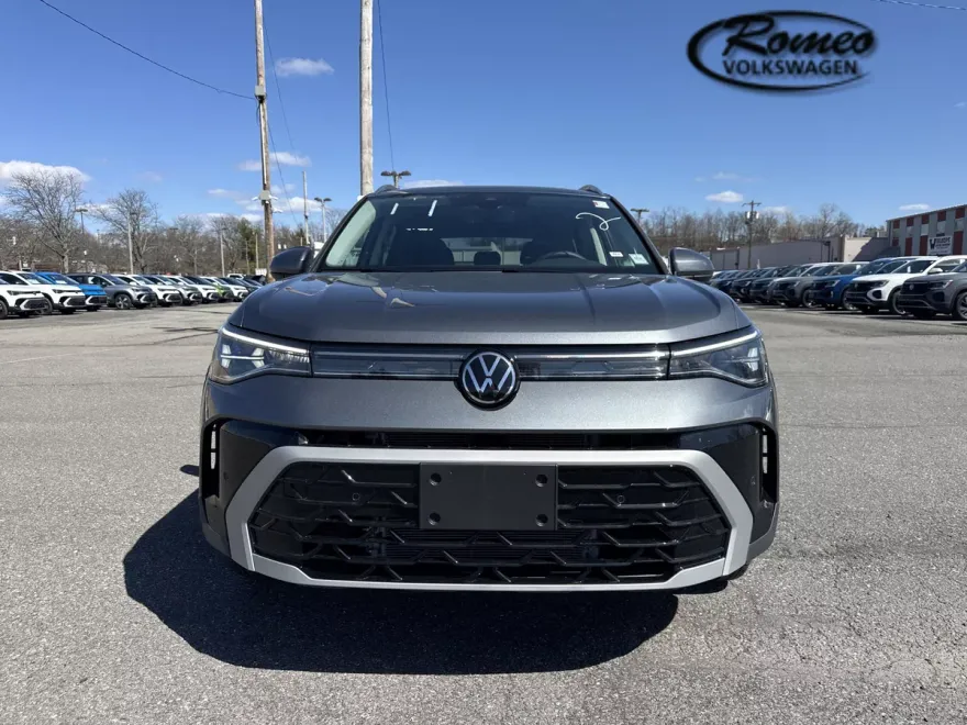 2025 Volkswagen Taos SEL photo 1