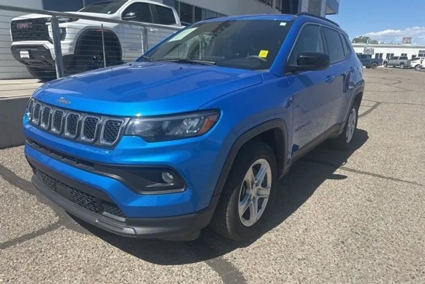 2024 Jeep Compass Latitude photo 1