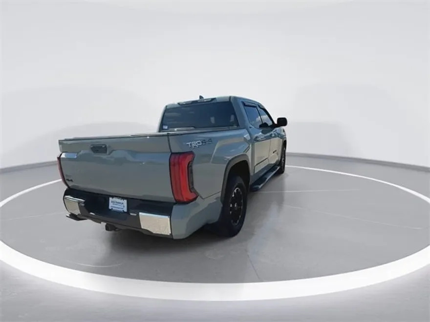 2022 Toyota Tundra SR5 CrewMax photo 8