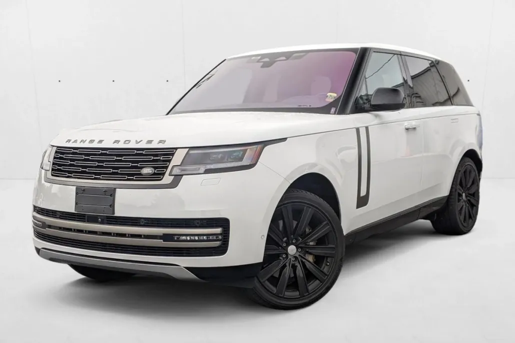 2023 Land Rover Range Rover SE photo 1