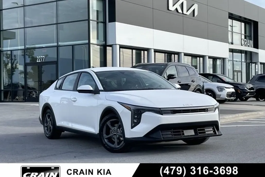 2025 Kia K4 LXS photo 1