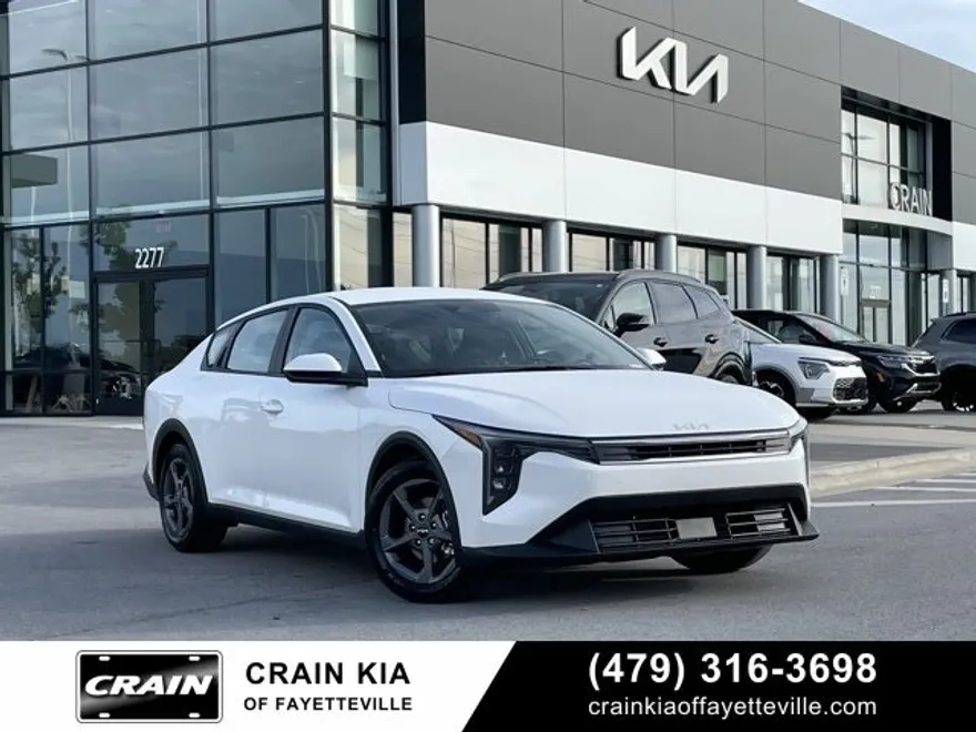 2025 Kia K4 LXS photo 1