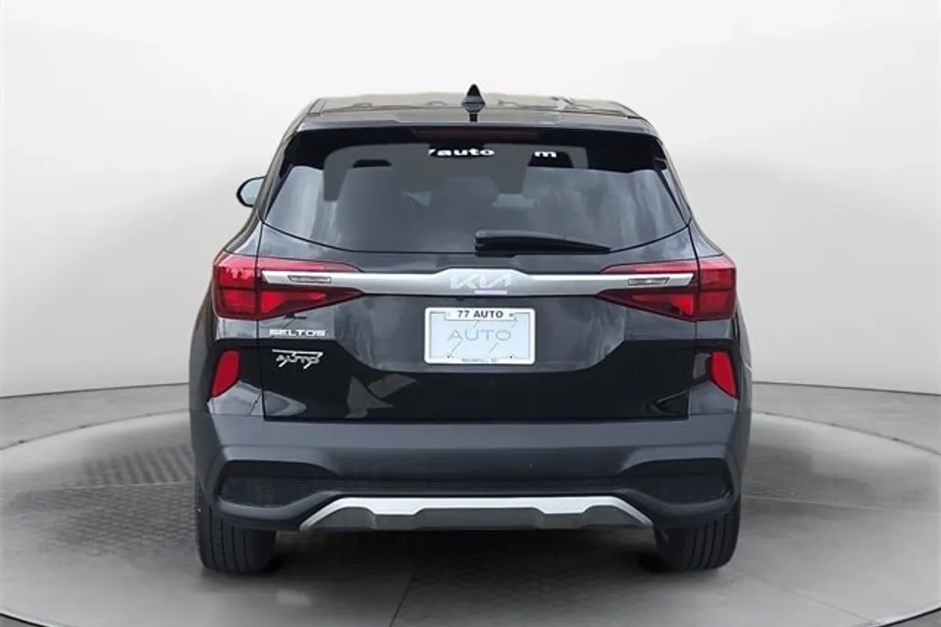 2023 Kia Seltos LX photo 1