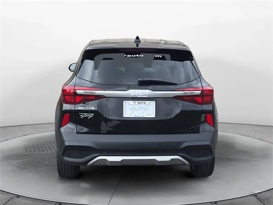 2023 Kia Seltos LX photo 1