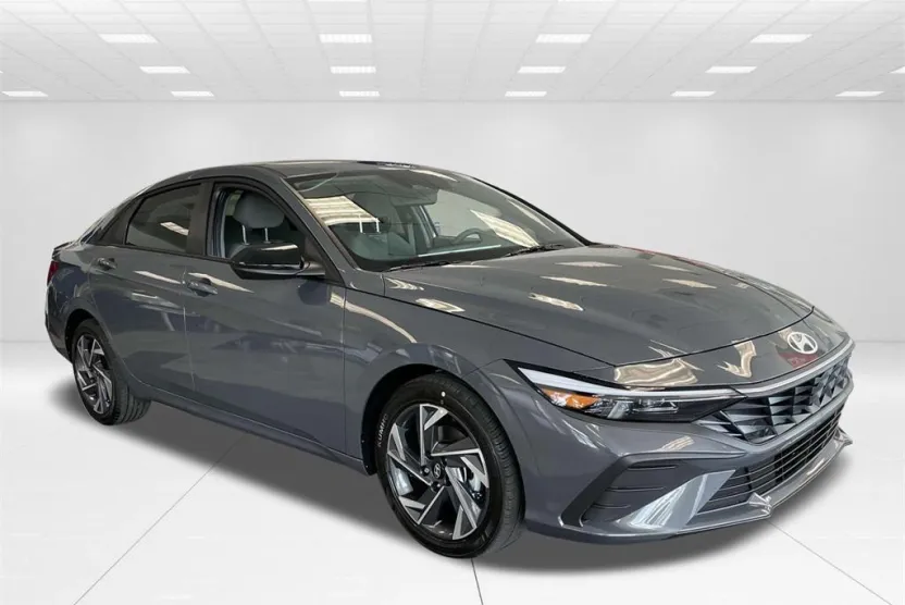 2025 Hyundai Elantra SEL Sport photo 1