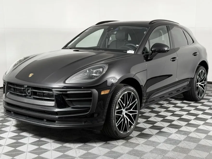2025 Porsche Macan photo 1