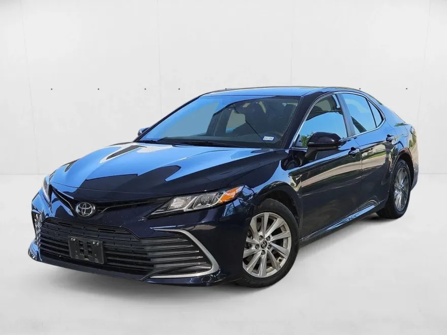 2022 Toyota Camry LE photo 1