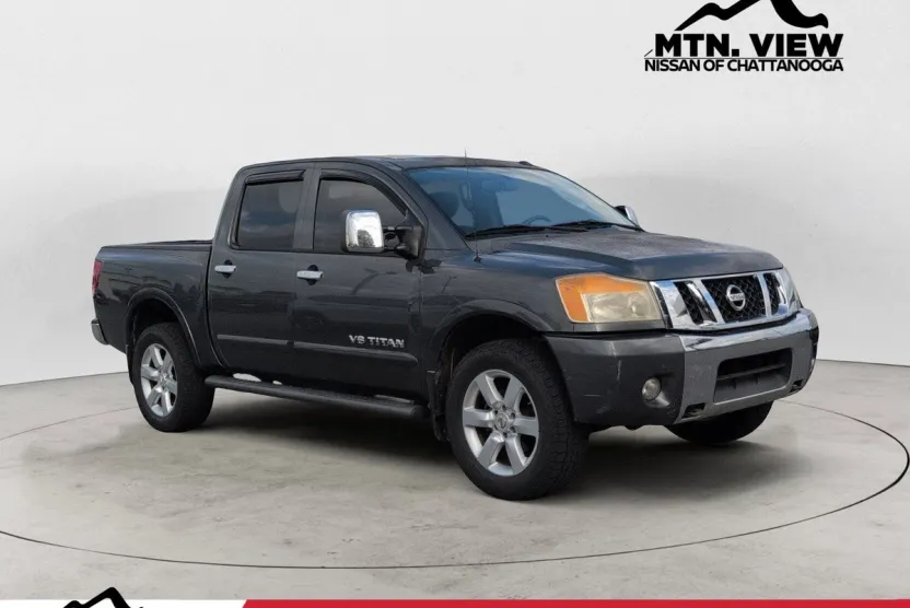 2011 Nissan Titan SL photo 1