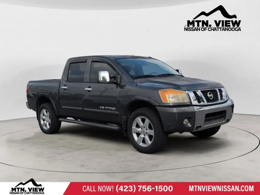 2011 Nissan Titan SL photo 1