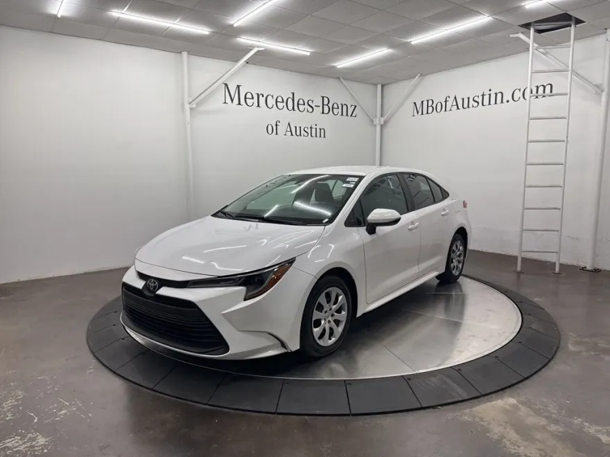 2023 Toyota Corolla LE photo 1