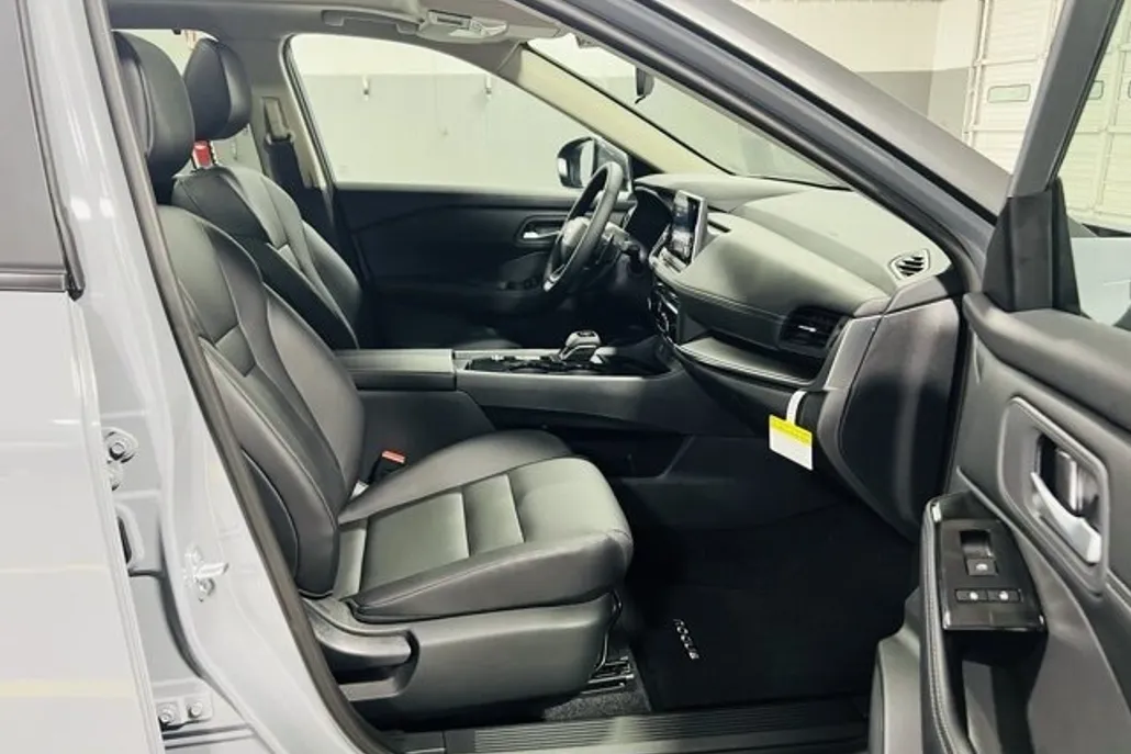 2026 Nissan Rogue SV photo 1