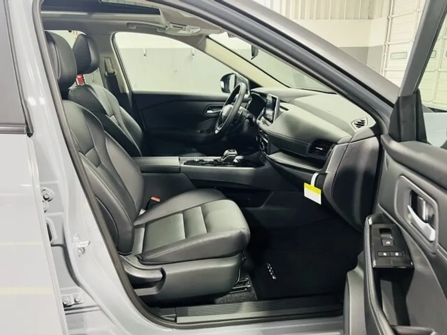 2026 Nissan Rogue SV photo 1