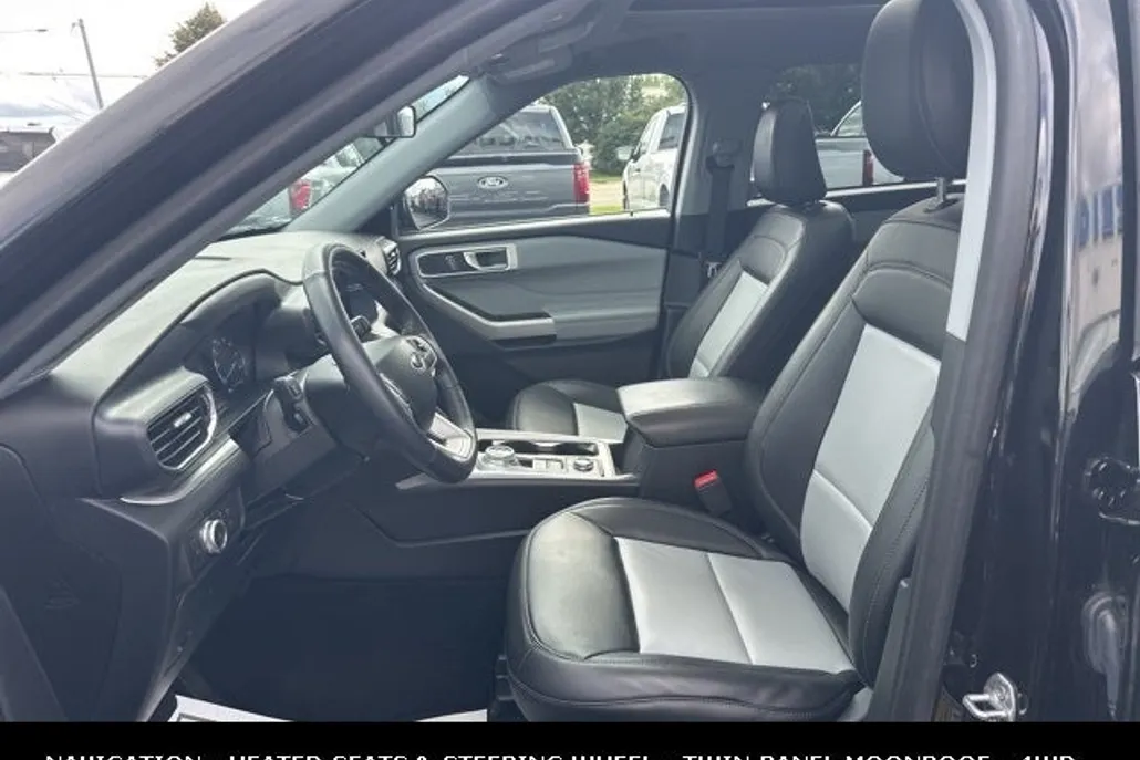 2022 Ford Explorer XLT photo 1