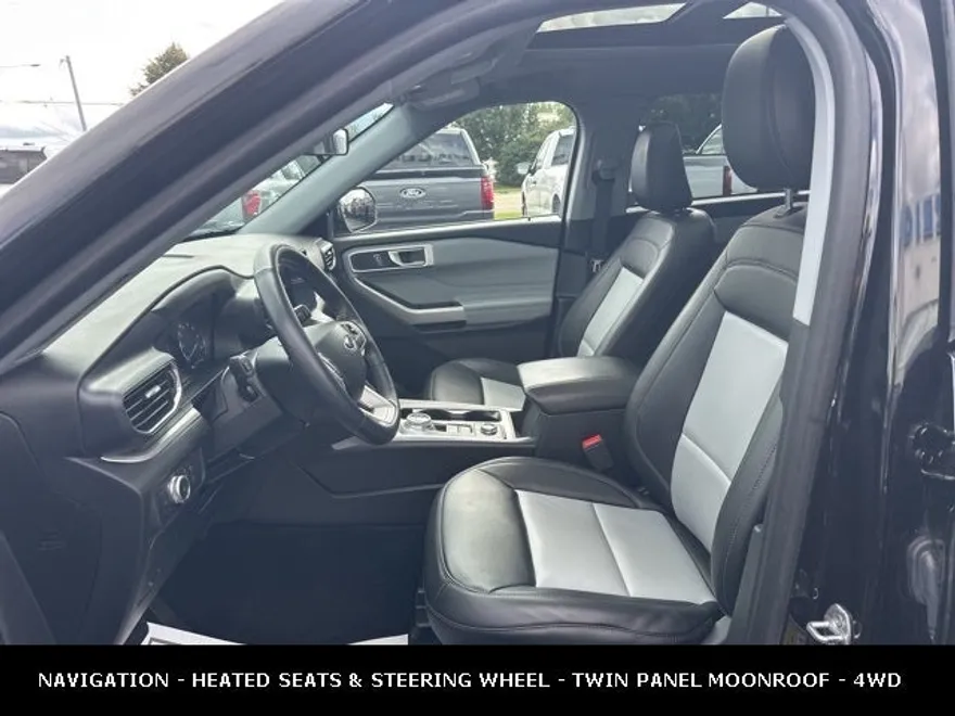 2022 Ford Explorer XLT photo 1