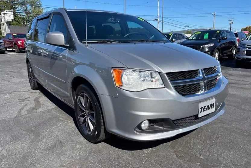 2016 Dodge Grand Caravan SXT Plus photo 1