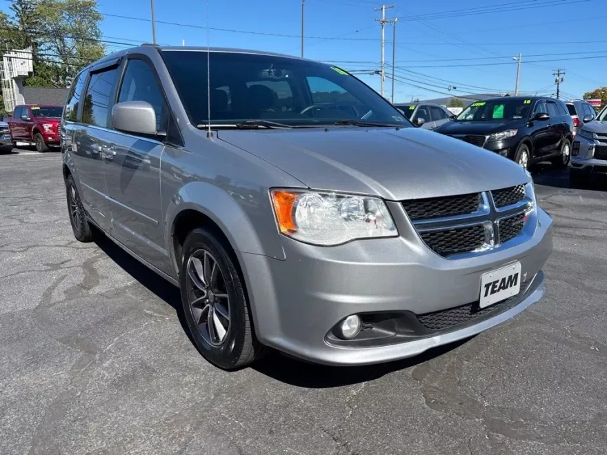 2016 Dodge Grand Caravan SXT Plus photo 1