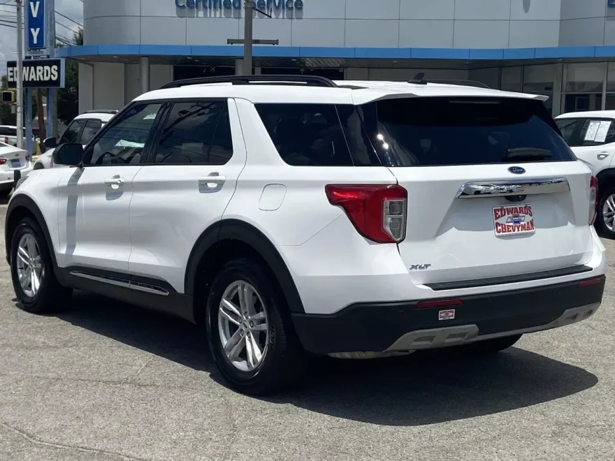 2024 Ford Explorer XLT photo 1