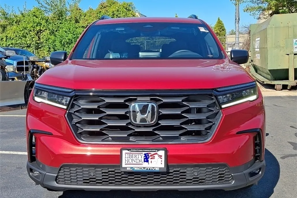 2025 Honda Pilot Sport photo 1