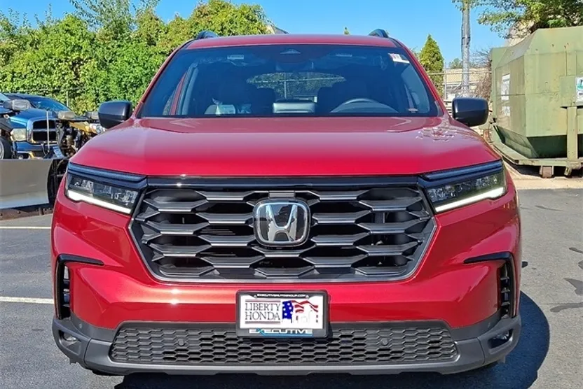 2025 Honda Pilot Sport photo 1