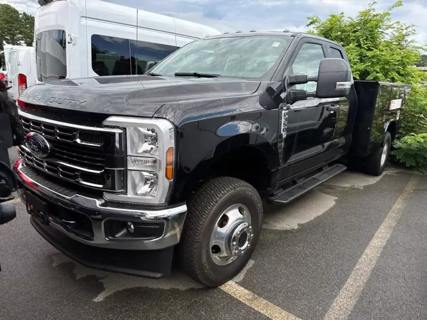 2024 Ford F-350 photo 1