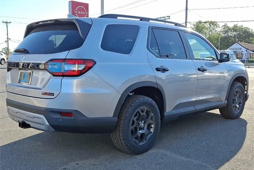 2025 Honda Pilot TrailSport photo 1