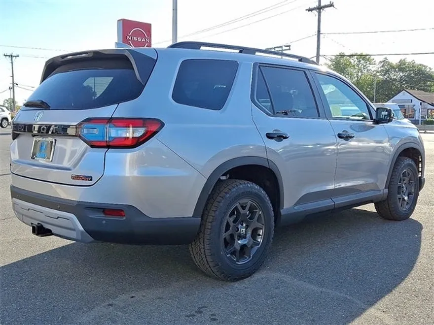 2025 Honda Pilot TrailSport photo 1