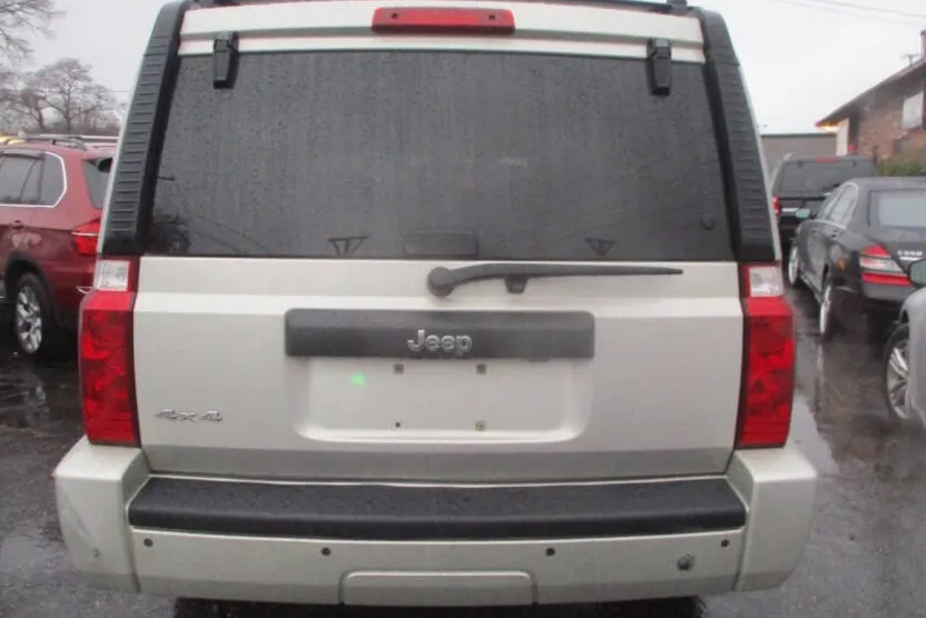 2008 Jeep Commander Sport photo 1
