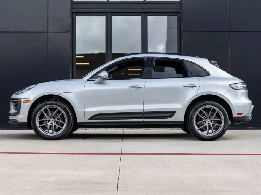 2025 Porsche Macan Base photo 1
