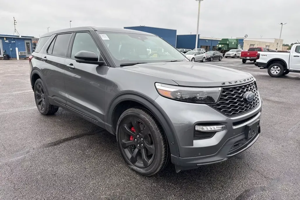 2022 Ford Explorer ST photo 1