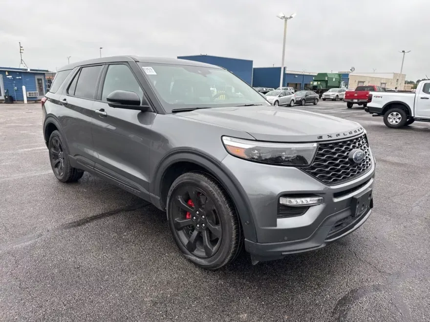 2022 Ford Explorer ST photo 1