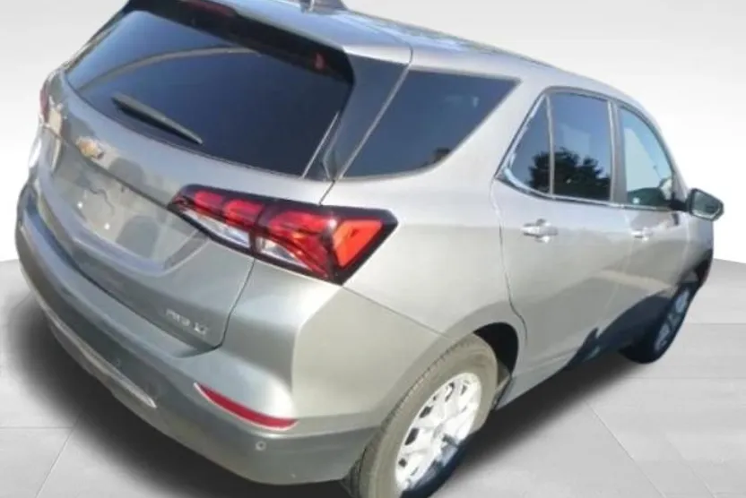 2024 Chevrolet Equinox LT photo 1