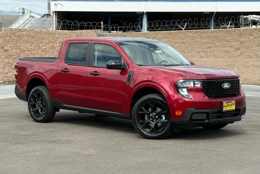 2025 Ford Maverick XLT photo 1