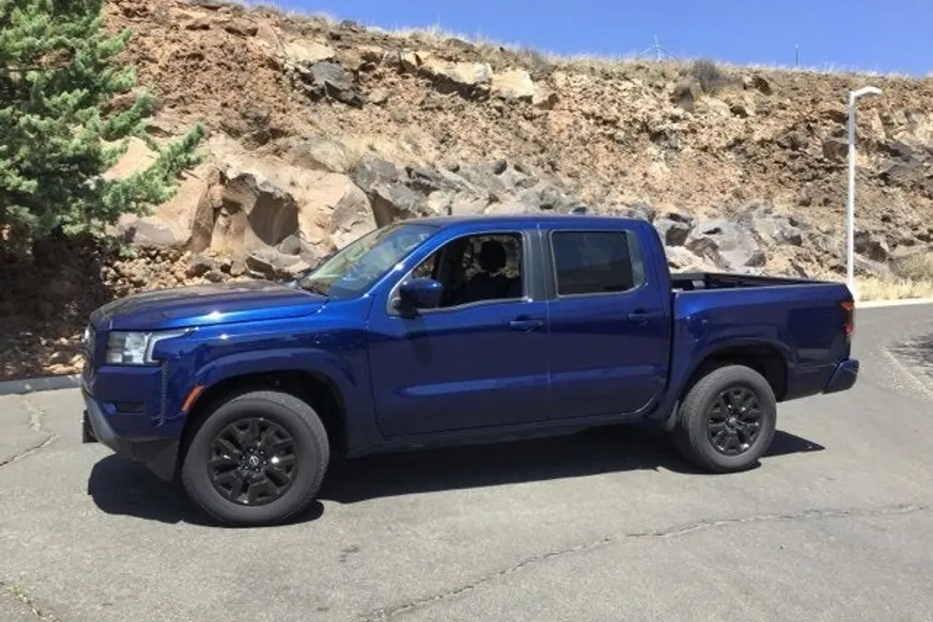 2023 Nissan Frontier SV photo 1