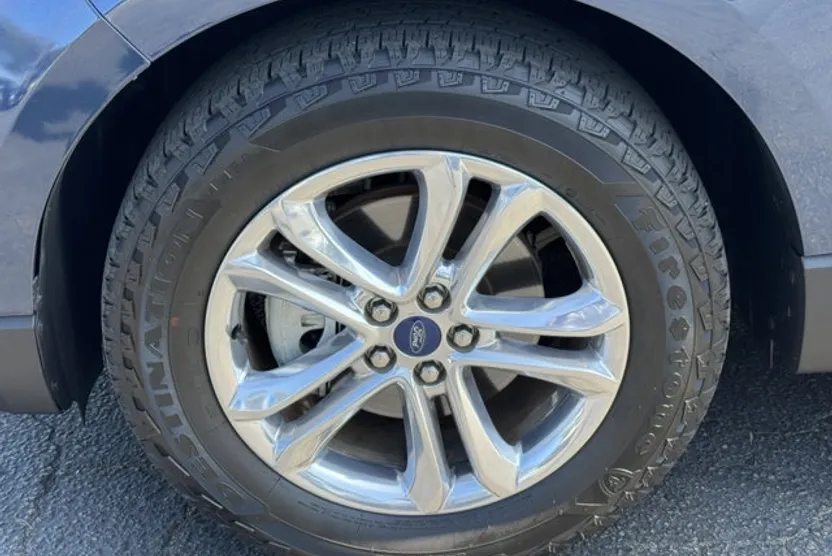 2017 Ford Edge SEL photo 1