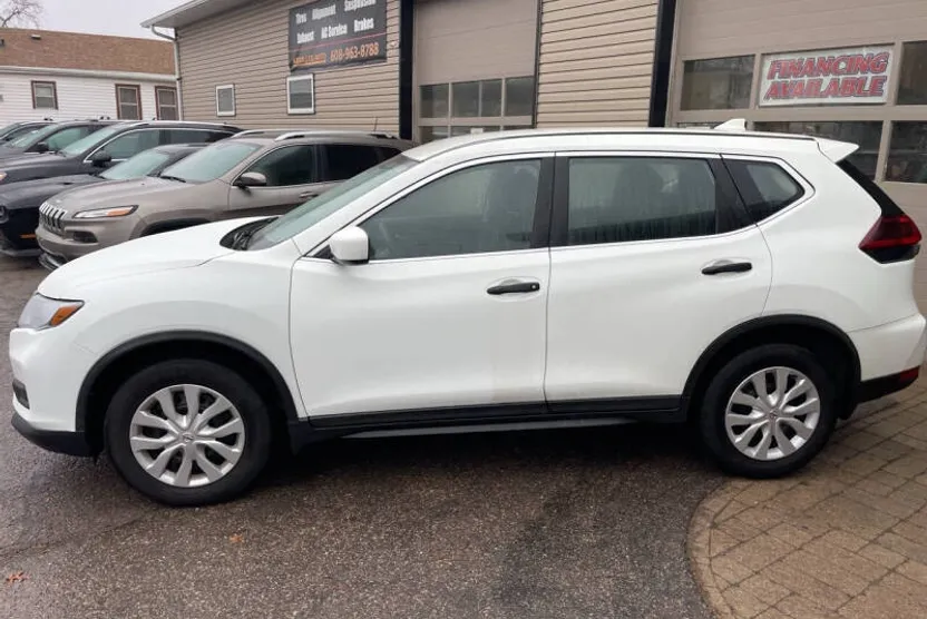 2018 Nissan Rogue S photo 1
