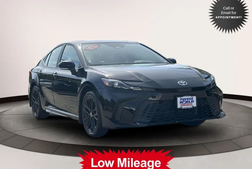 2025 Toyota Camry SE photo 1