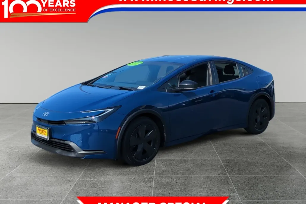 2023 Toyota Prius LE photo 1