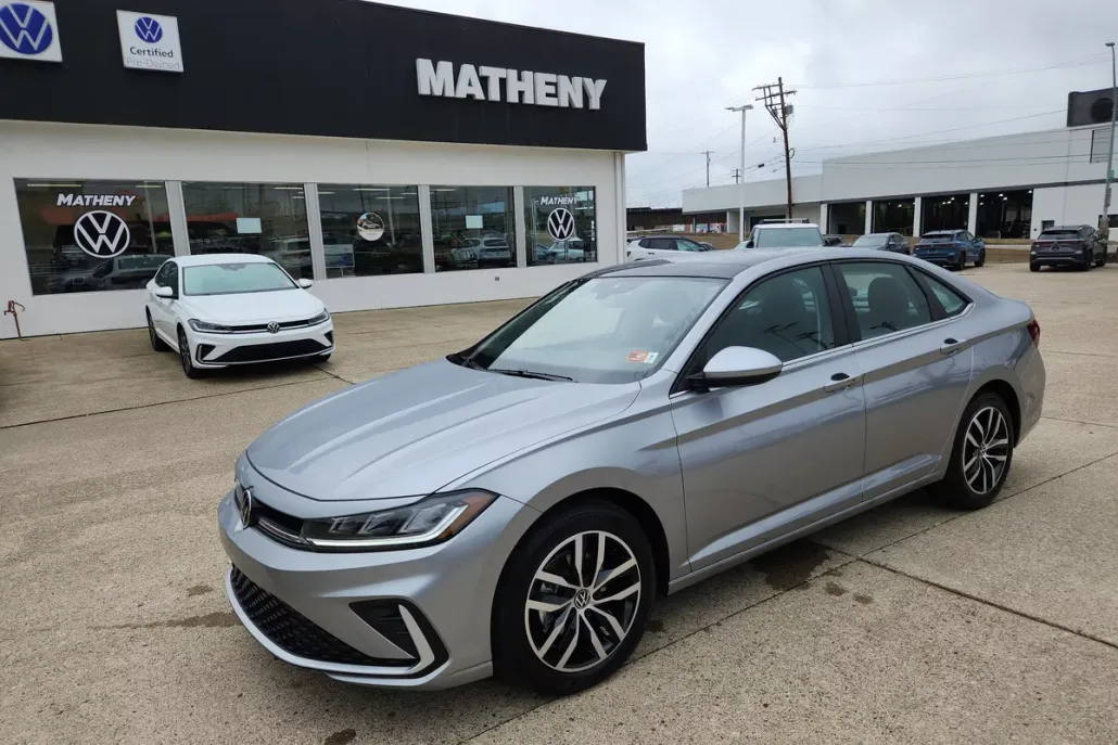 2025 Volkswagen Jetta 1.5T SE photo 1