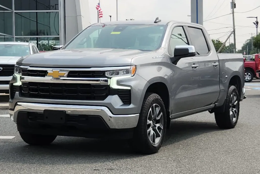 2023 Chevrolet Silverado 1500 LT photo 1