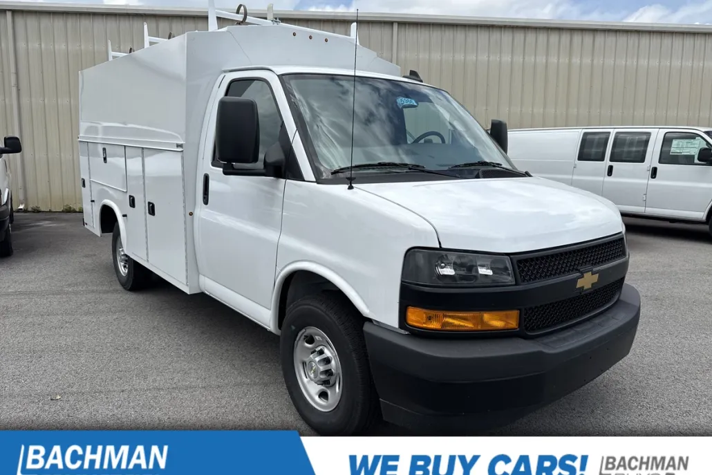 2025 Chevrolet Express Cutaway 3500 photo 1