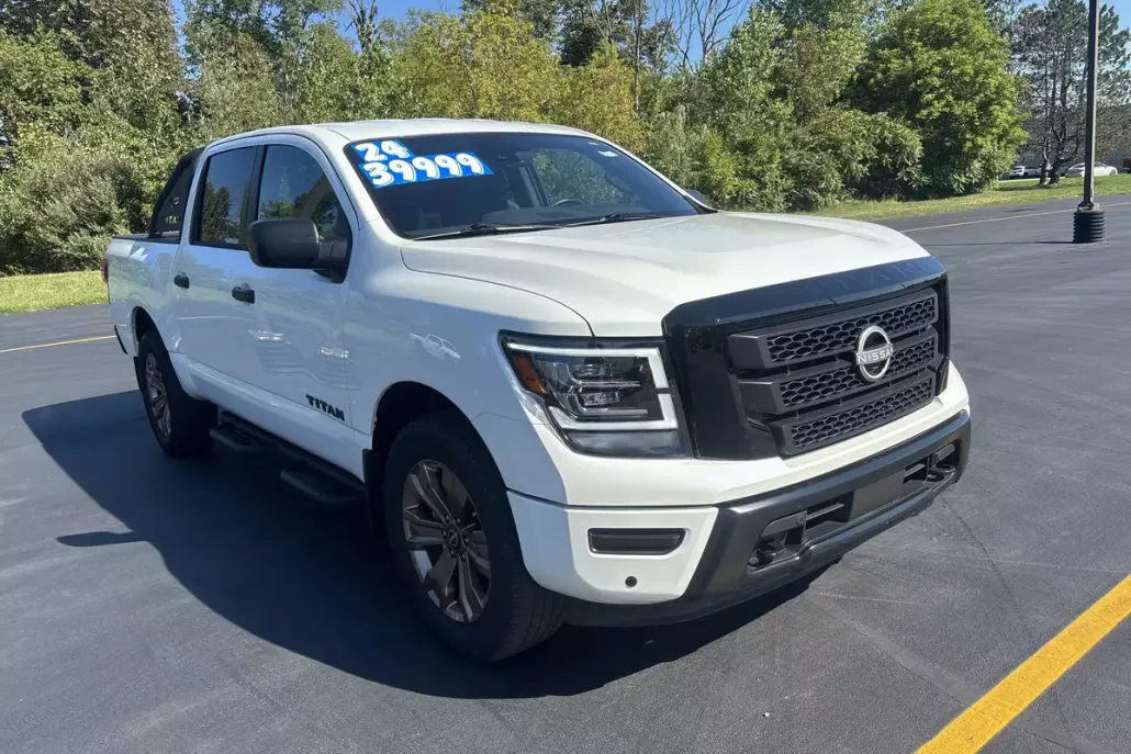 2024 Nissan Titan SV photo 1