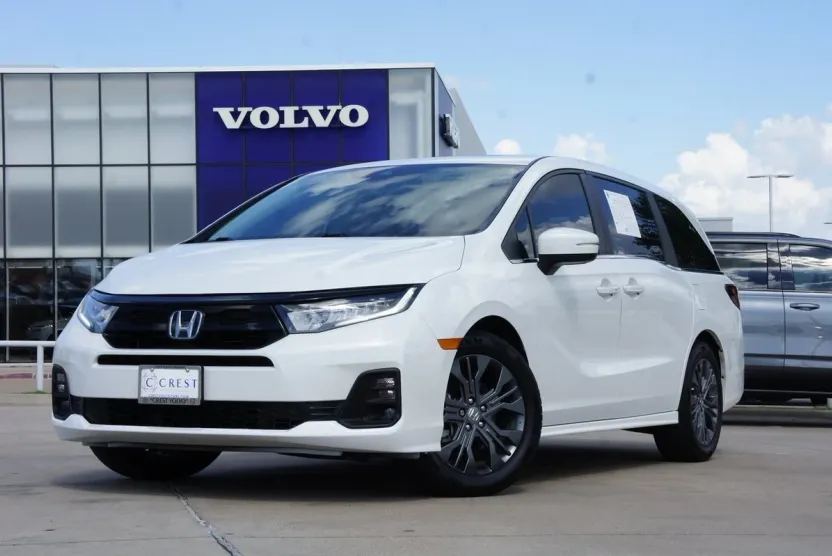 2025 Honda Odyssey Touring photo 1