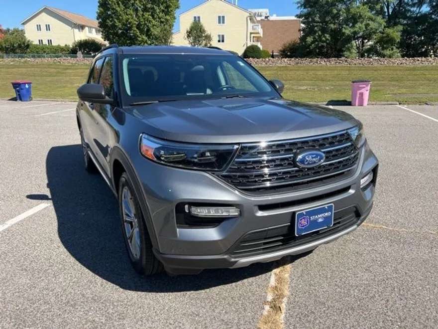 2023 Ford Explorer XLT photo 1