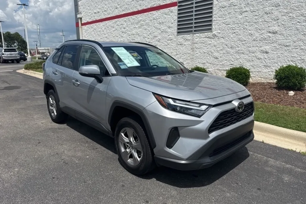 2024 Toyota RAV4 XLE photo 1
