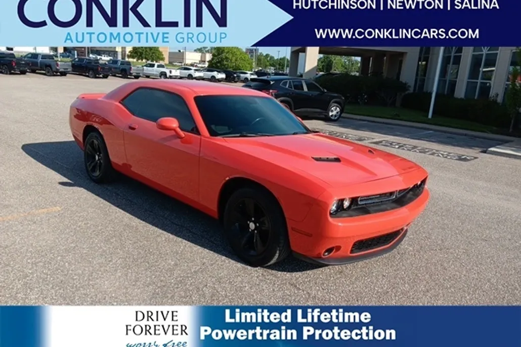 2019 Dodge Challenger SXT photo 1