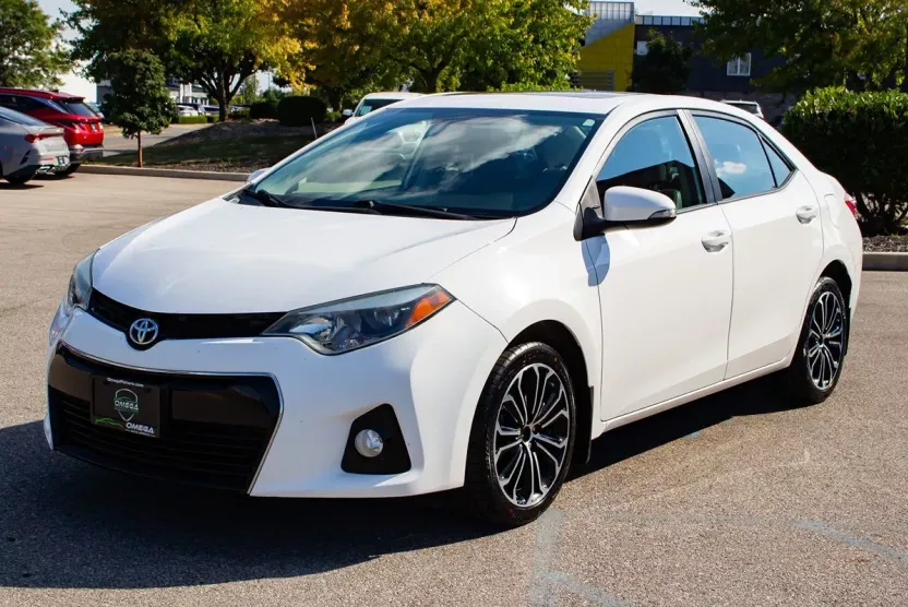 2015 Toyota Corolla S photo 1