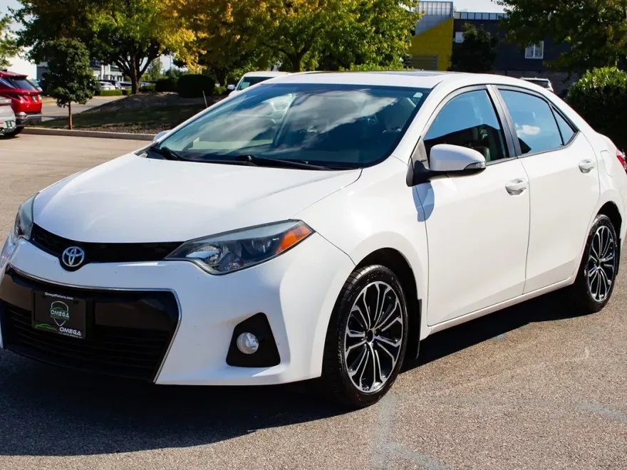 2015 Toyota Corolla S photo 1