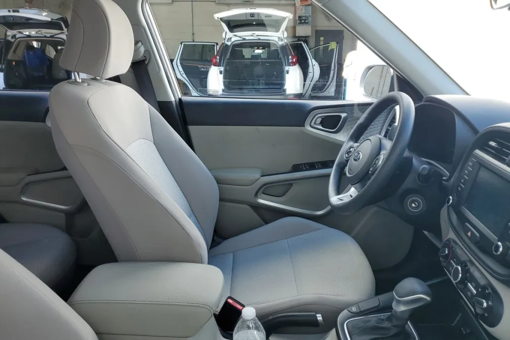 2021 Kia Soul LX photo 1
